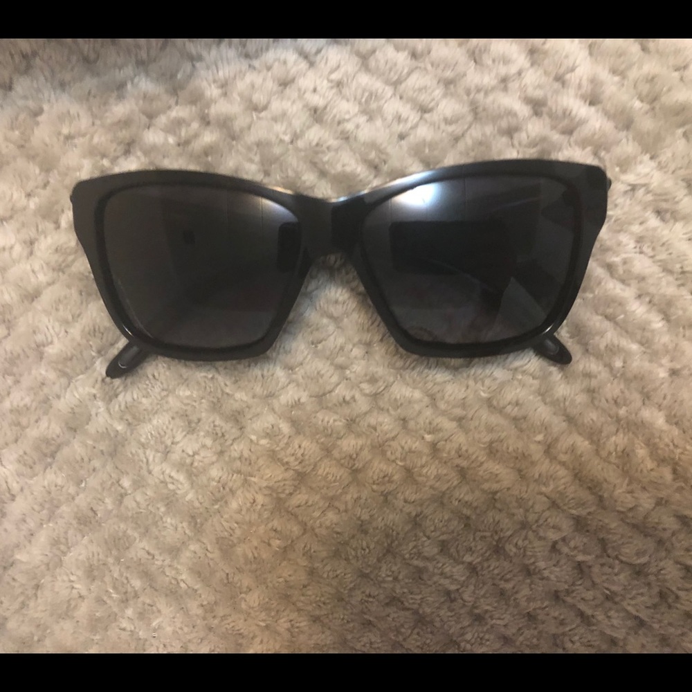 Oakley Hold On Women’s Sunglasses